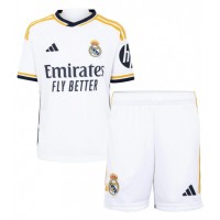 Real Madrid Heimtrikotsatz Kinder 2023-24 Kurzarm (+ Kurze Hosen)